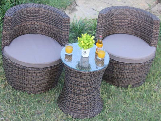 Bar Table and Chairs3