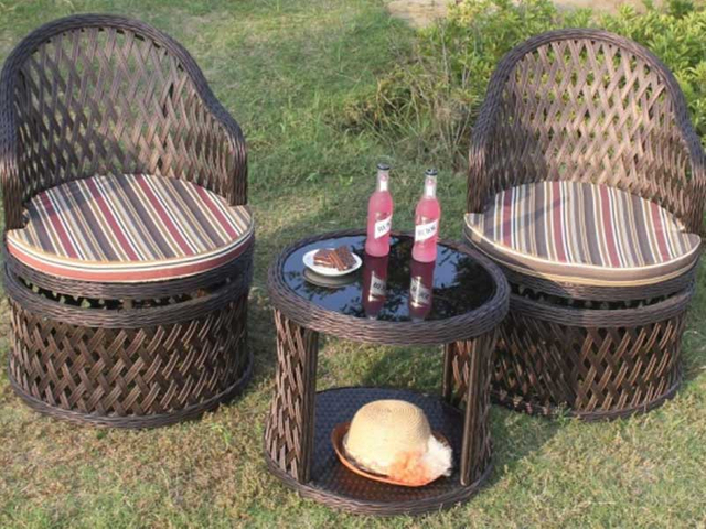 Bar Table and Chairs3